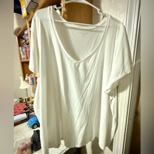 Lane Bryant Cream V-Neck Short Sleeve Tee